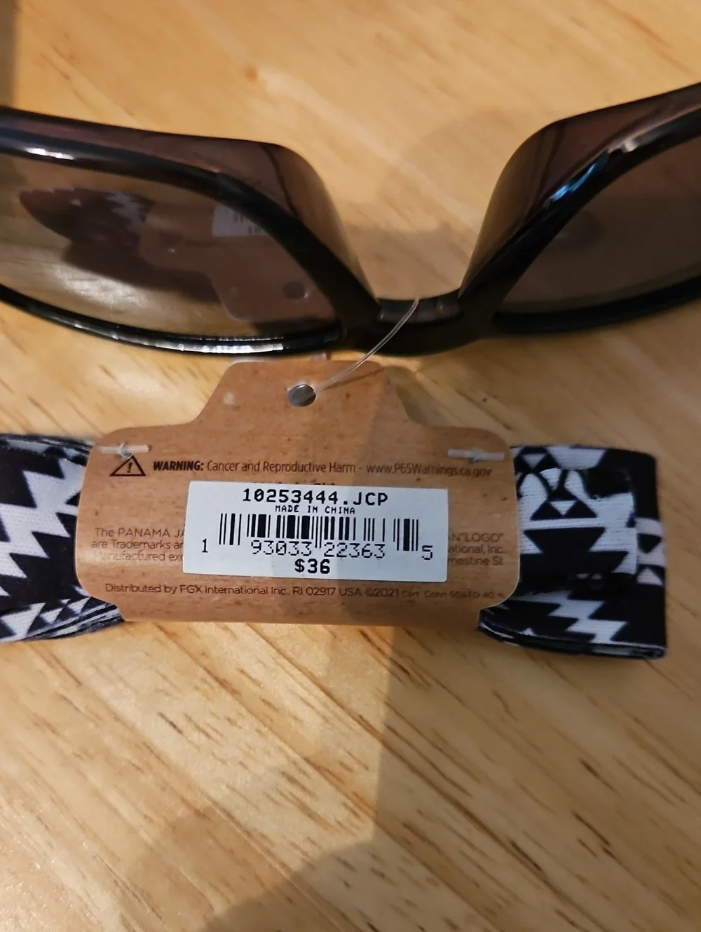 Polarized Black Unisex Sunglasses with Cord. NWT